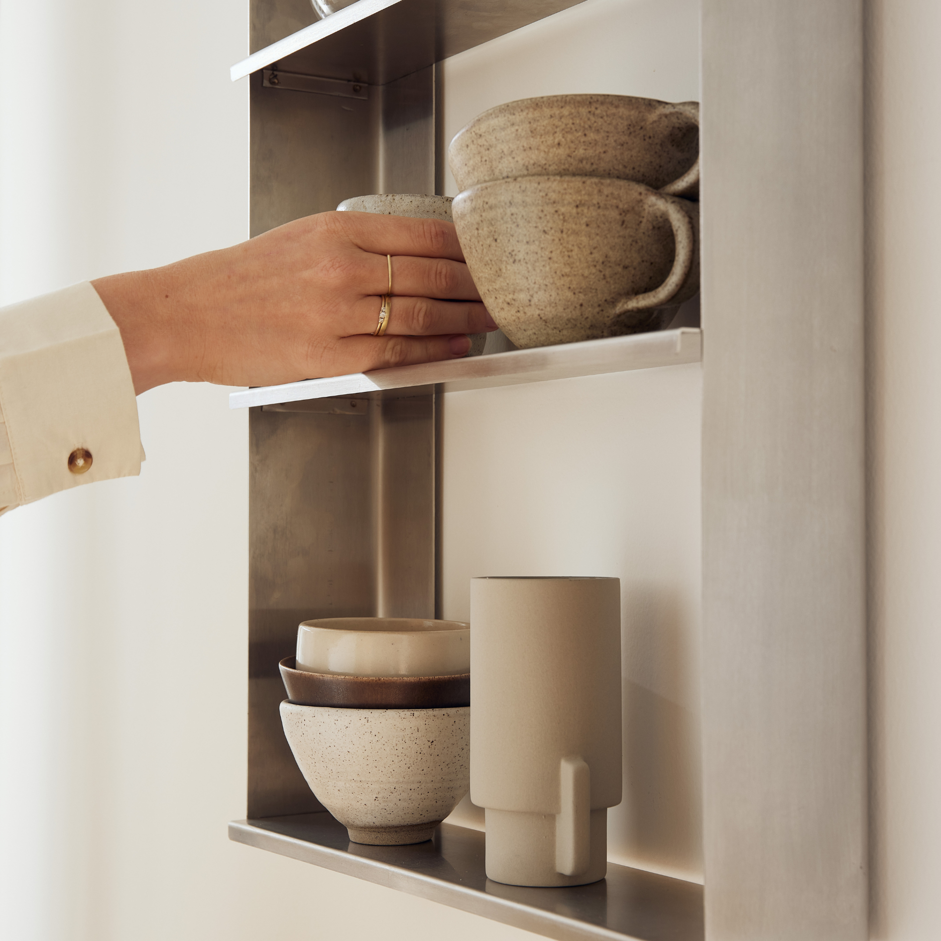Taper Shelf Case